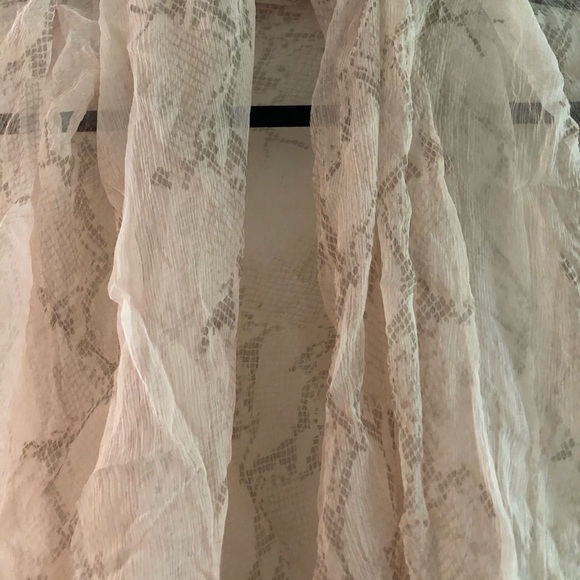 Club Monaco blush and reptile print scarf/shawl - Picture 3 of 4